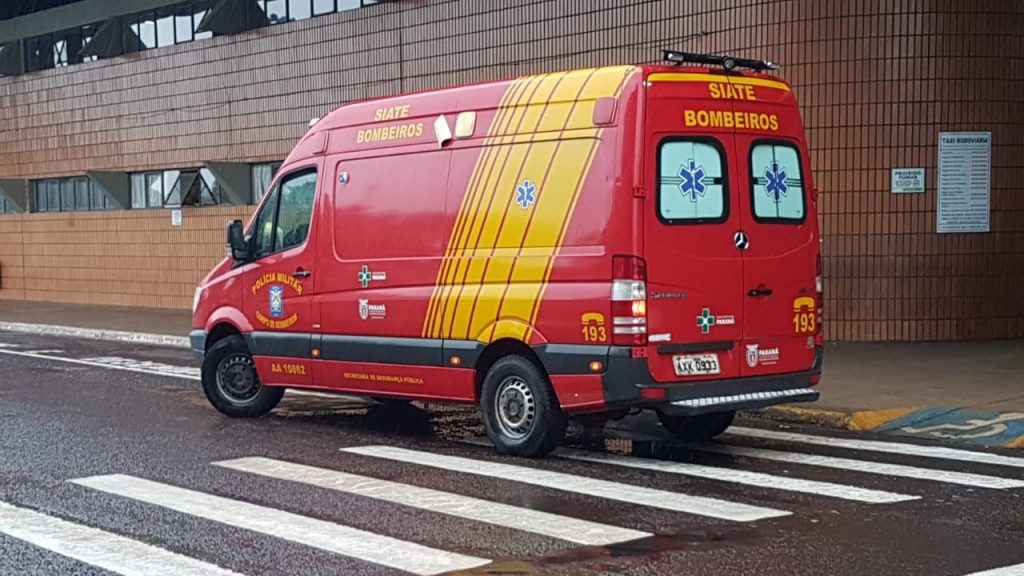 Idosa sofre queda na Rodoviária e é socorrida pelo Corpo de Bombeiros Idosa sofre queda na Rodoviária e é socorrida pelo Corpo de Bombeiros