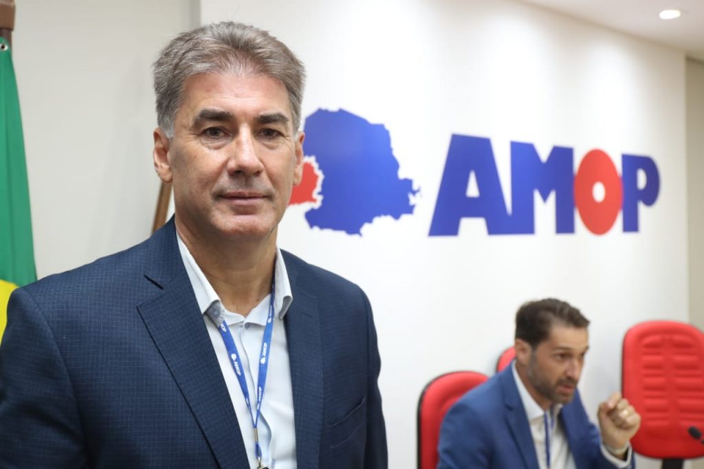 Paranhos assume oficialmente a presidência da Amop Paranhos assume oficialmente a presidência da Amop