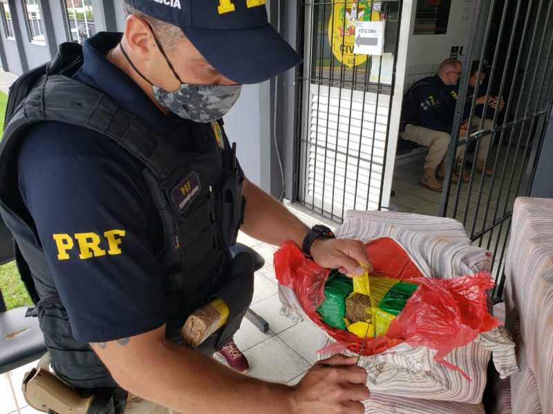 Veículos com placas de Cascavel são apreendidos na BR-101 com uma tonelada de maconha