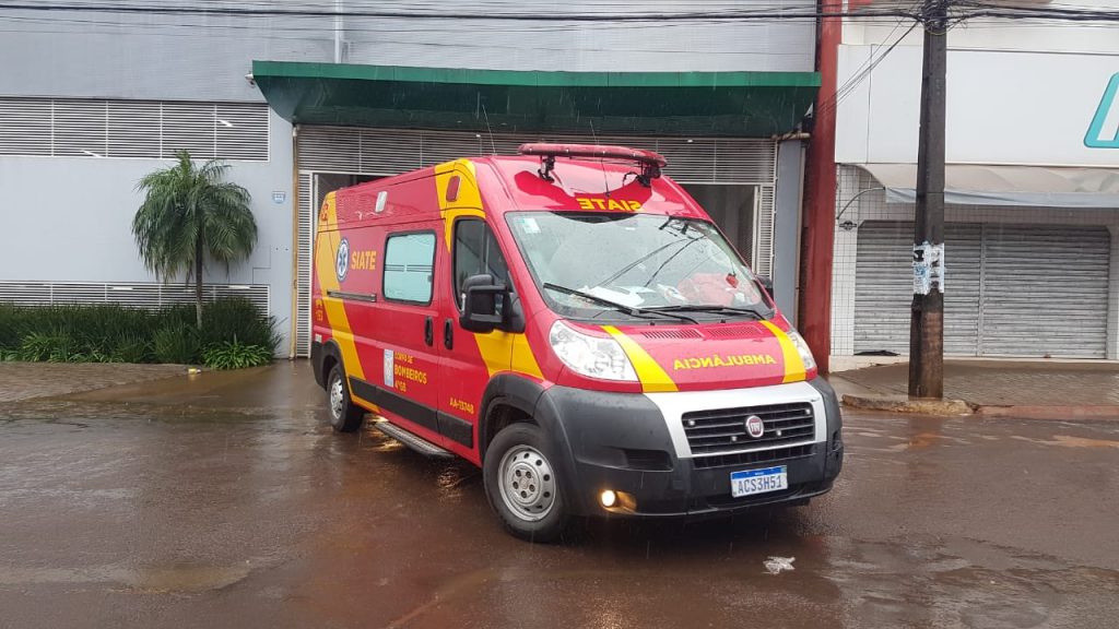Funcionária de supermercado passa mal, sofre queda e é socorrida pelo Siate no Floresta