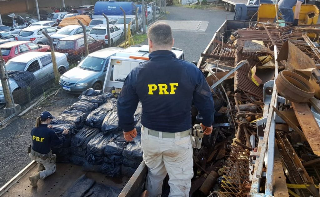 Caminhão de Cascavel é apreendido com 2,3 toneladas de maconha em Santa Catarina