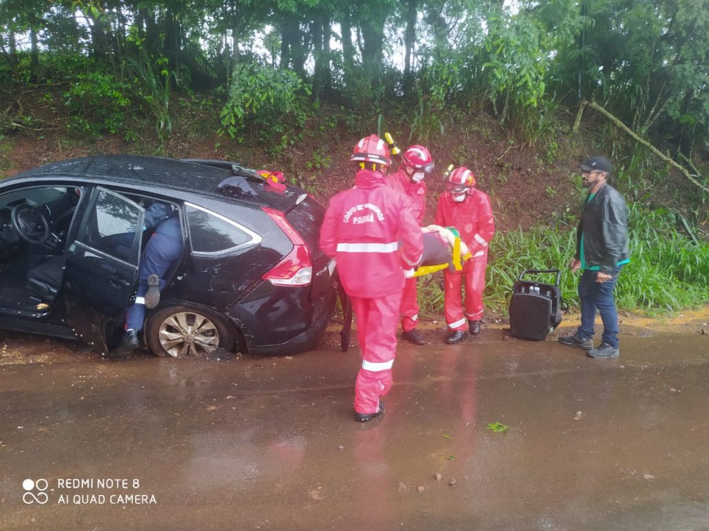 Saída de pista na PR-585 deixa três pessoas feridas em São Pedro do Iguaçu