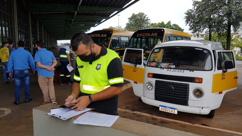 Transitar inicia vistoria em veículos do transporte escolar Transitar inicia vistoria em veículos do transporte escolar