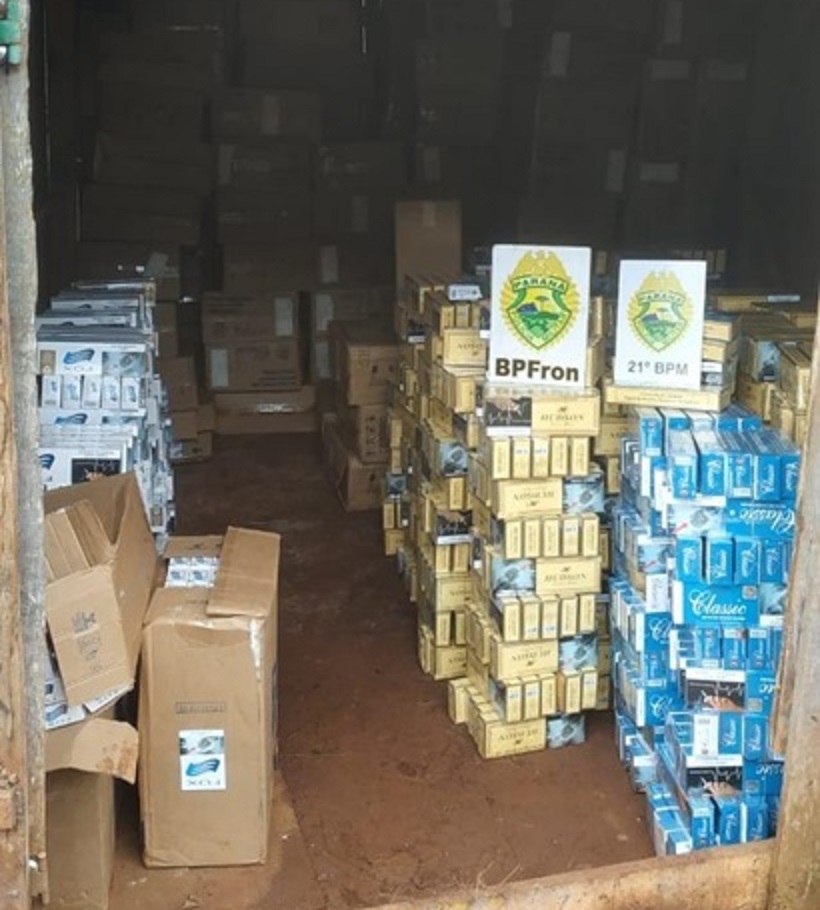 BPFron localiza depósito com quase 14 mil pacotes de cigarros contrabandeados Imagem referente a BPFron localiza depósito com quase 14 mil pacotes de cigarros contrabandeados