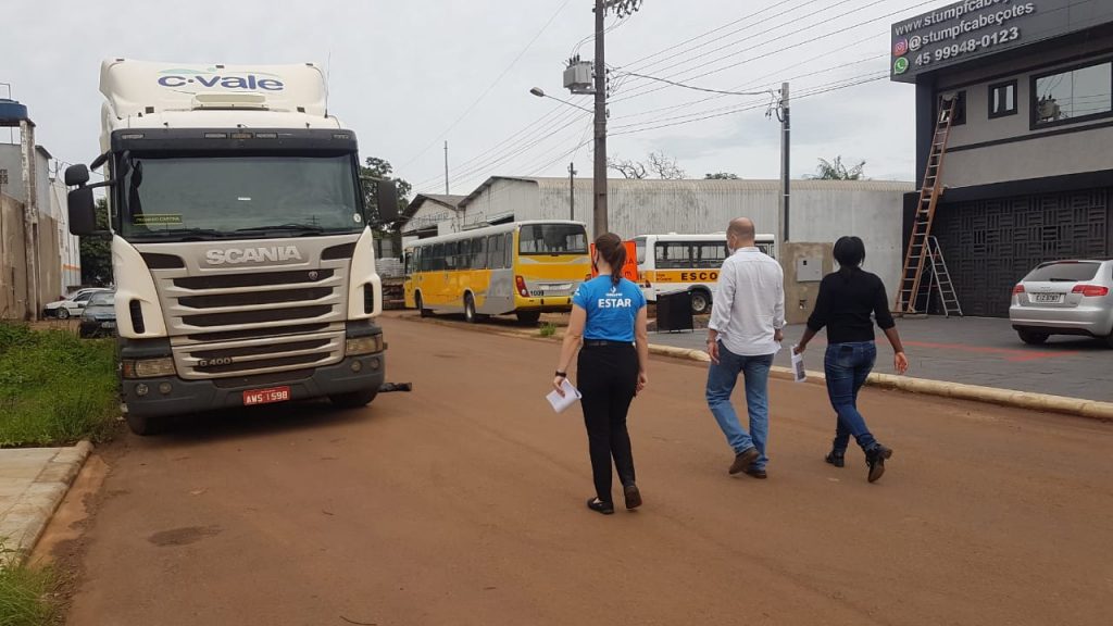 Obras no Trevo Cataratas: Transitar orienta moradores e empresários sobre as mudanças nas vias