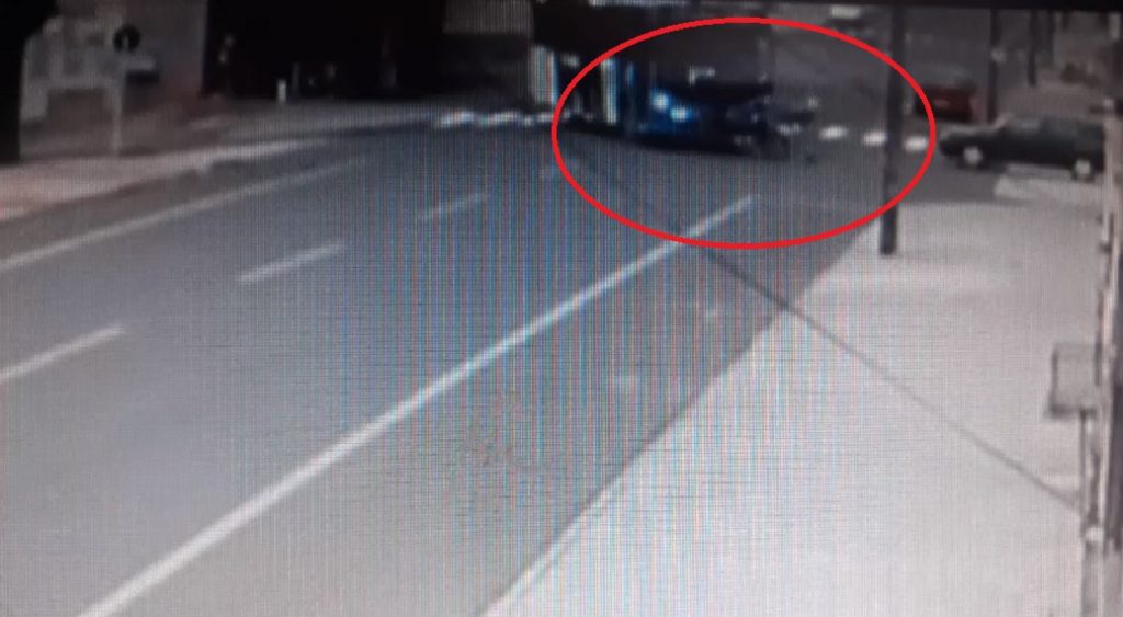 Câmera de segurança registra grave acidente que vitimou motociclista na Rua Leonardo da Vinci, no Bairro Interlagos