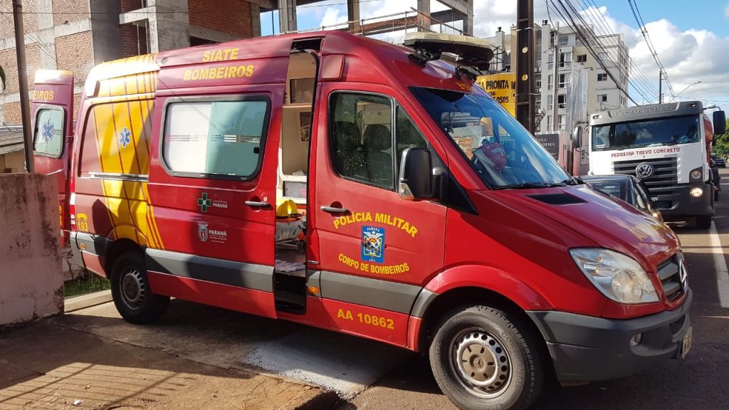 Idosa sofre queda e precisa ser socorrida pelo Siate na Rua Salgado Filho, no Centro