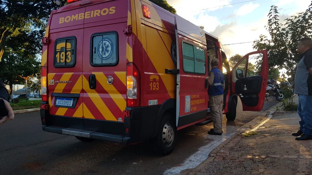 Idosa de 69 anos é socorrida pelo Siate após sofrer queda em casa no São Cristóvão