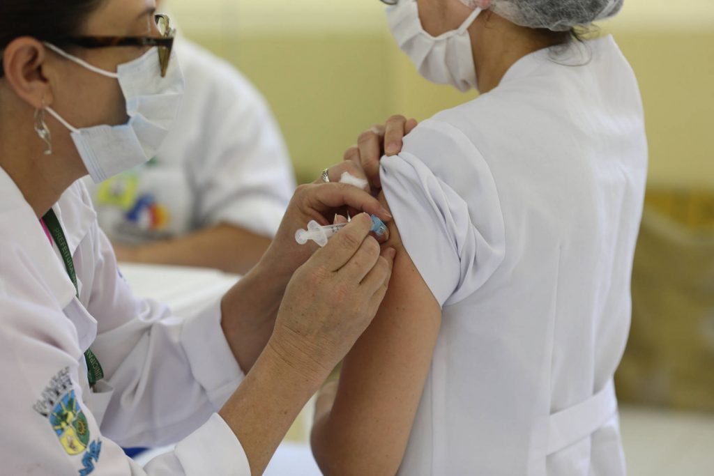 Escalonamento dos públicos de vacinação deve ser rigorosamente seguido