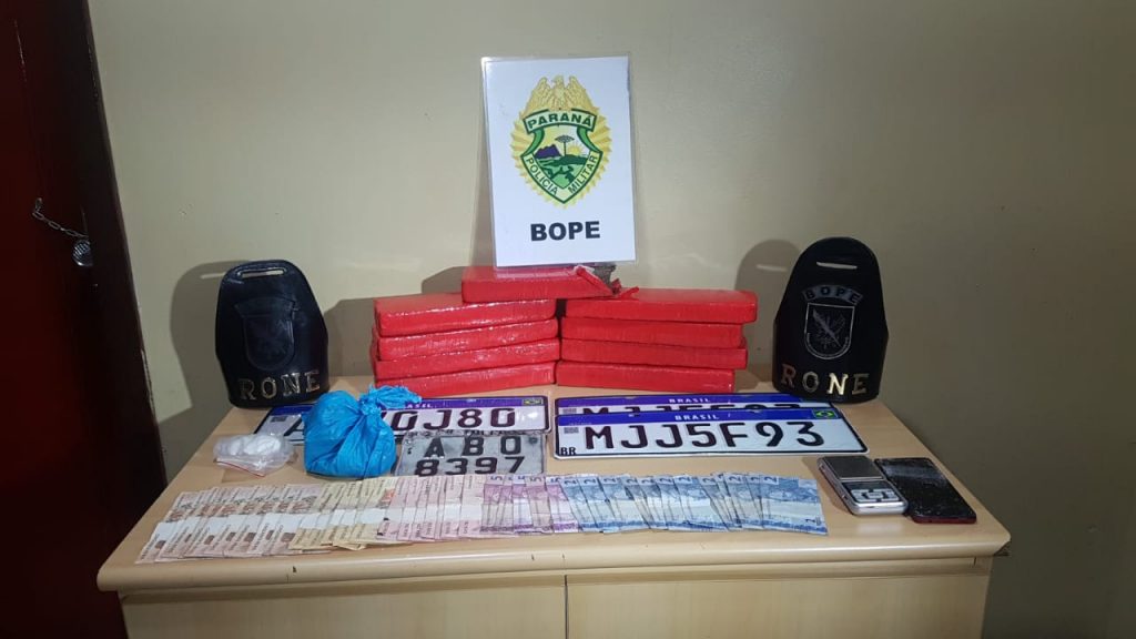 Equipe RONE da PM detém casal suspeito de tráfico no Bairro Coqueiral