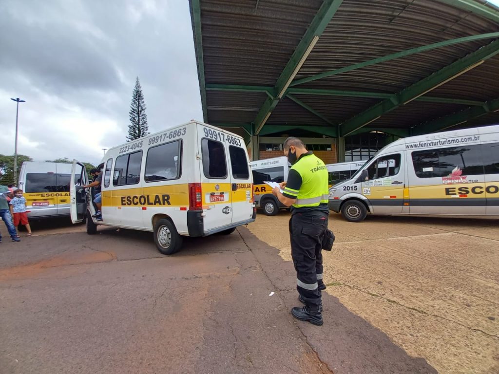 Veja as relações de veículos aprovados pela Transitar para operar o transporte escolar urbano e rural