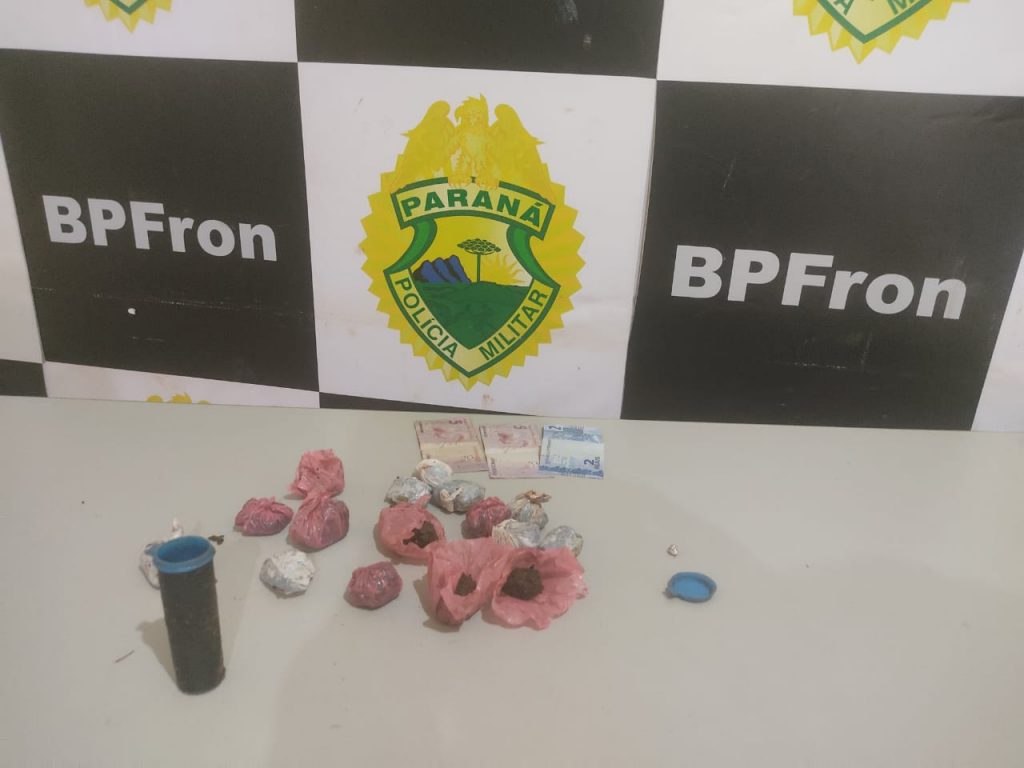 BPFron flagra menor de idade com 14 porções de maconha e pedra de crack em Guaíra