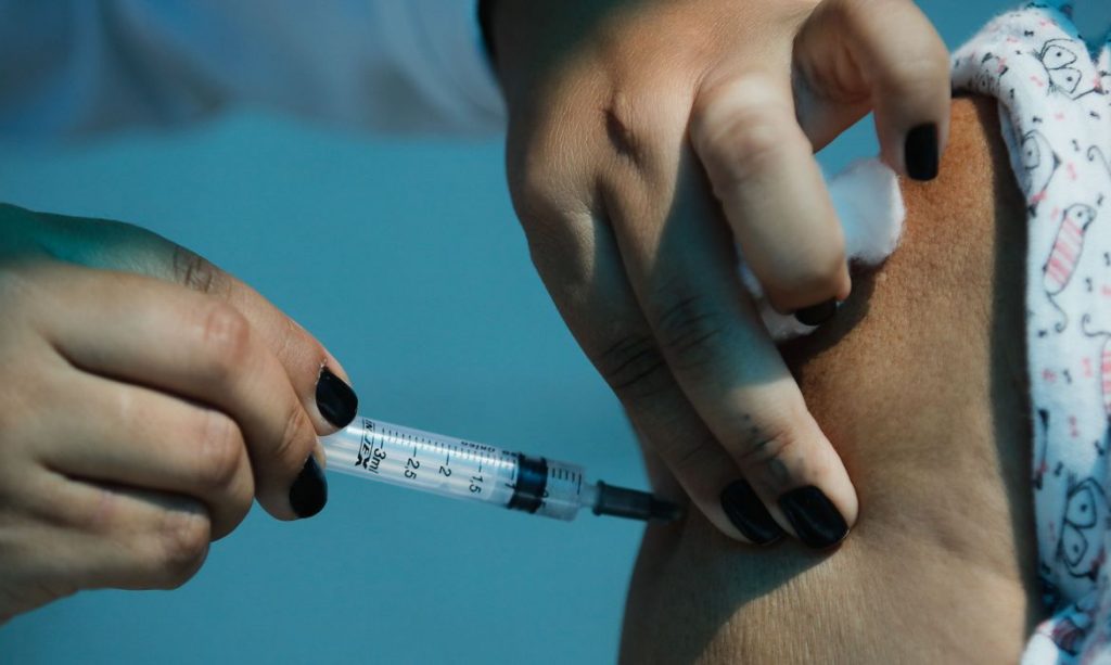 Estados e municípios criam páginas com dados diários da vacinação Estados e municípios criam páginas com dados diários da vacinação