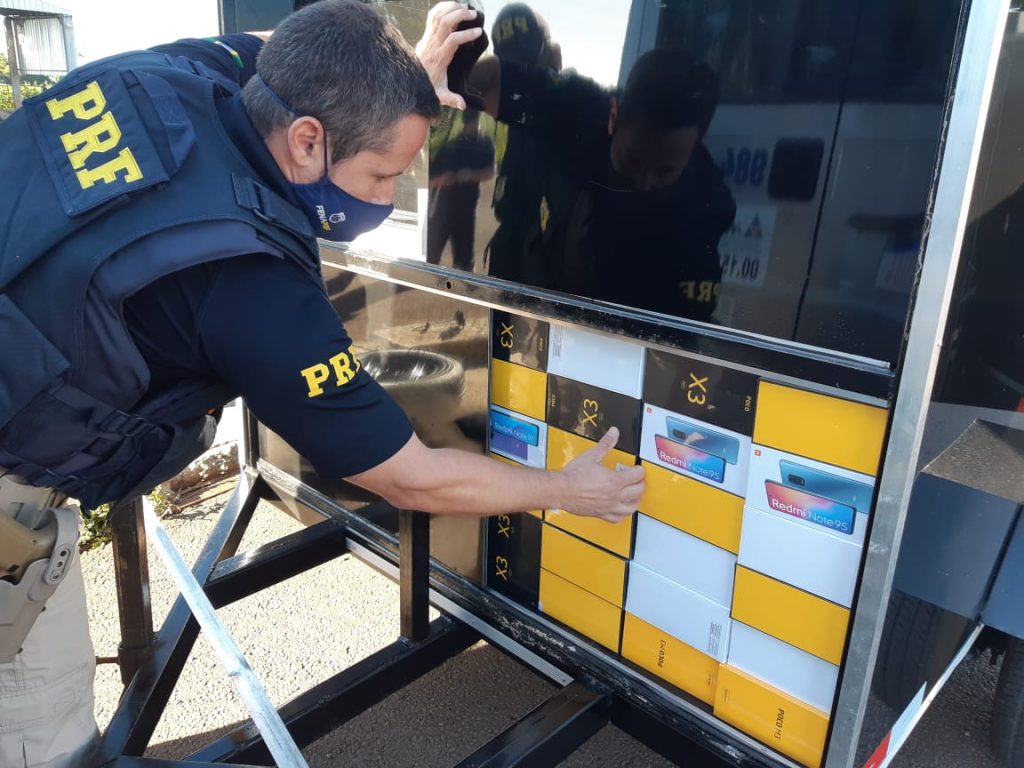 PRF encontra celulares em fundo falso de reboque em Santa Terezinha de Itaipu