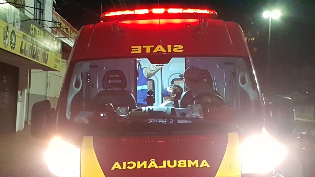Homem de 26 anos fratura o braço em colisão entre carro e moto na Avenida Barão do Rio Branco Homem de 26 anos fratura o braço em colisão entre carro e moto na Avenida Barão do Rio Branco