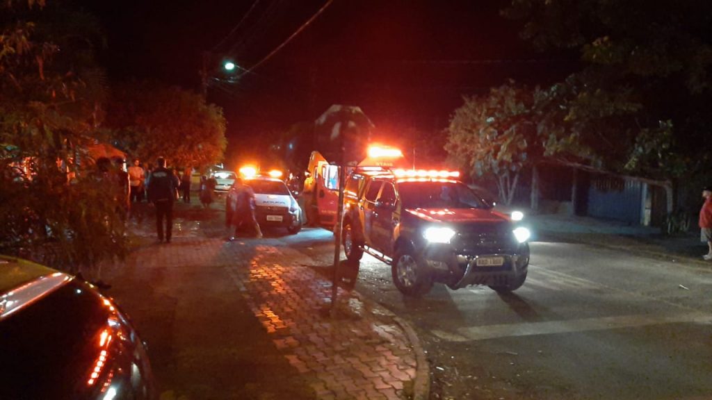 Homem de 39 anos é levado ao HU em estado crítico ao ser esfaqueado em estabelecimento comercial no Brasmadeira Homem de 39 anos é levado ao HU em estado crítico ao ser esfaqueado em estabelecimento comercial no Brasmadeira