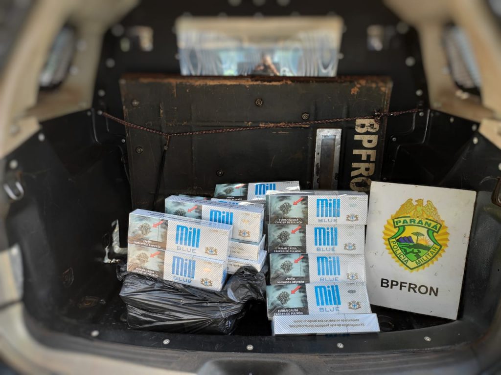 BPFron aprende cigarros contrabandeados em ônibus durante Operação Hórus em São Miguel do Iguaçu BPFron aprende cigarros contrabandeados em ônibus durante Operação Hórus em São Miguel do Iguaçu