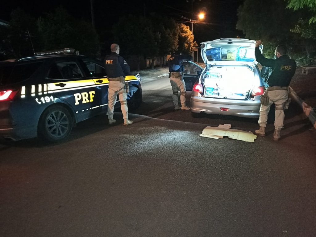 PRF apreende veículos com contrabando e dois são encaminhados à Polícia Federal de Cascavel PRF apreende veículos com contrabando e dois são encaminhados à Polícia Federal de Cascavel