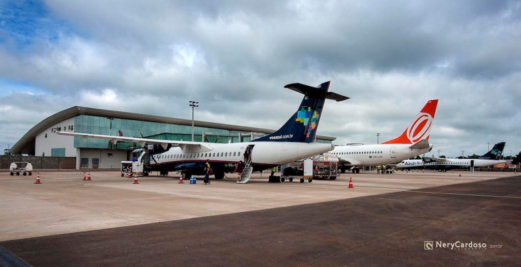 Passageiros embarcam, mas precisam esperar duas horas por manutenção na aeronave em Cascavel