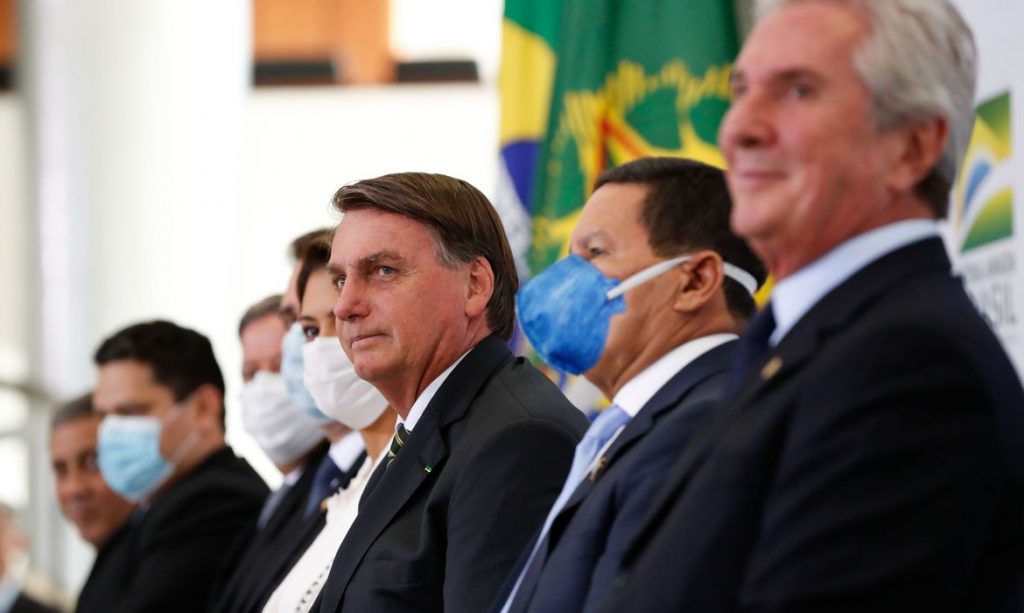 Bolsonaro diz que Brasil será autossuficiente na produção de vacinas