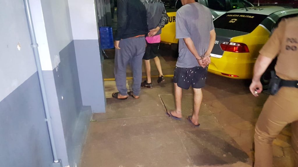 PM detém grupo de assaltantes que agiram em Rio do Salto; câmera registrou o assalto