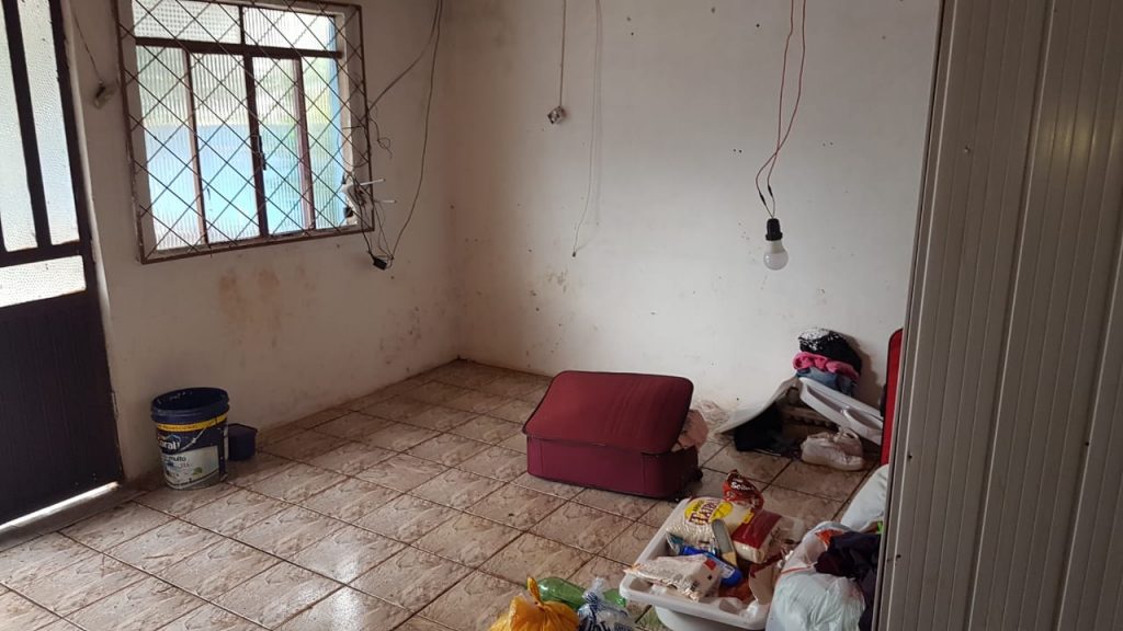 À espera do primeiro filho, jovem casal pede ajuda para mobiliar casa alugada