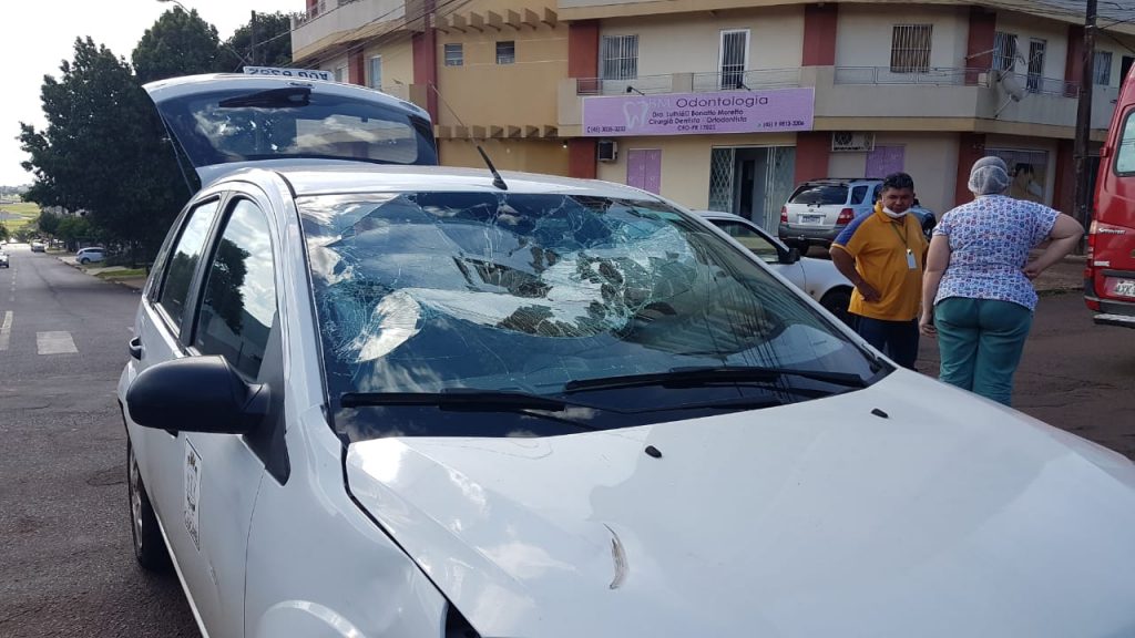 Motociclista fica ferido em acidente com carro da prefeitura na Rua Francisco Bartinik, no Coqueiral