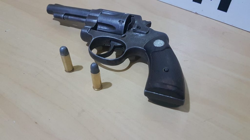 PM frustra tentativa de assalto e apreende jovem com arma e munições no Esmeralda