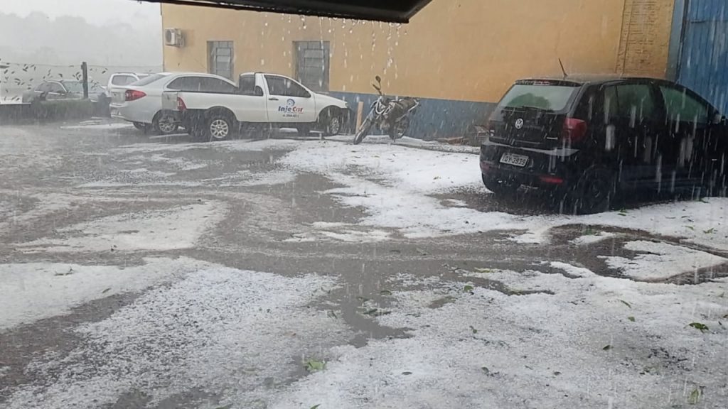 Medianeira e região: moradores registram chuva de granizo e vendaval nesta quarta-feira (10)