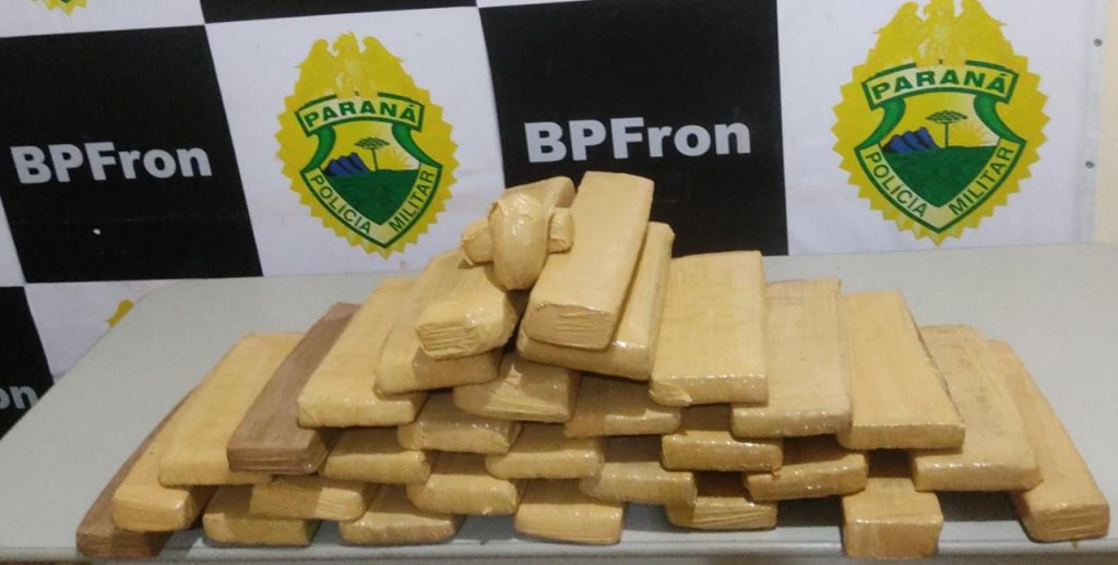 BPFron apreende 24 kg de maconha que eram transportados por adolescente em ônibus, em Guaíra