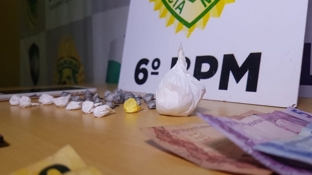 ROCAM detém indivíduo e apreende 26 buchas de cocaína no Cascavel Velho