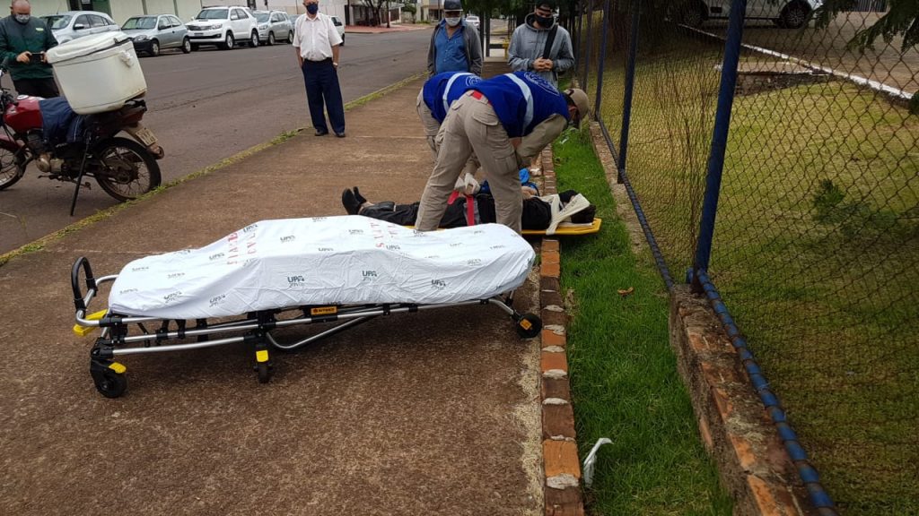 Em atropelamento com moto, duas pessoas ficam feridas no Universitário