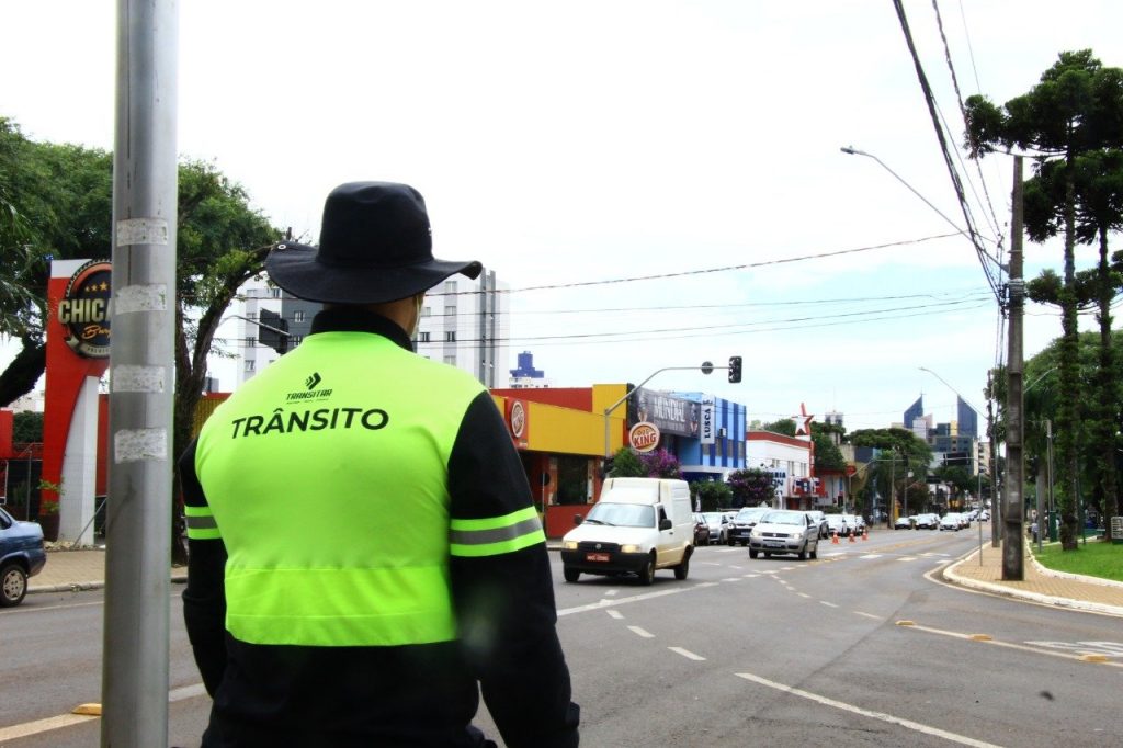 Conversão à esquerda: Operação Presença orienta condutores na Praça do Migrante