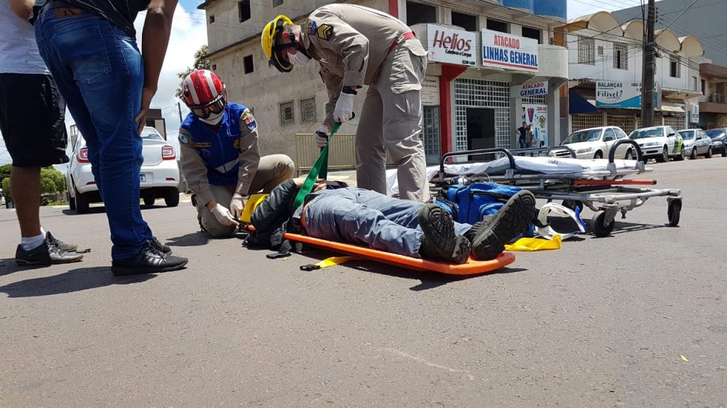 Motociclista fica ferido em acidente de trânsito na Rua JK, perto da Rodoviária