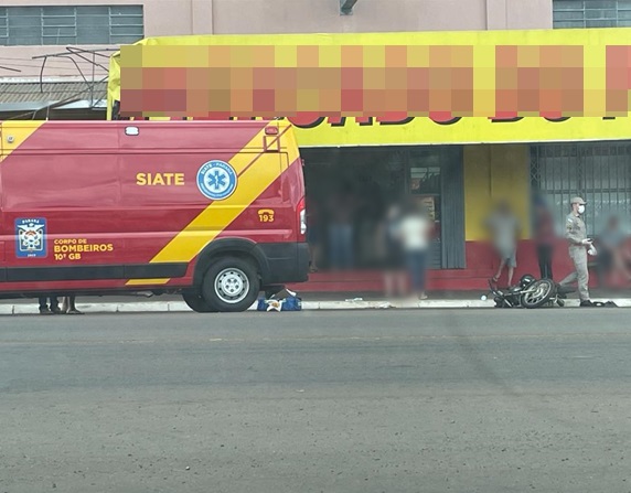 Rapaz fica ferido em acidente entre carro e motocicleta em Marmeleiro Imagem referente a Rapaz fica ferido em acidente entre carro e motocicleta em Marmeleiro