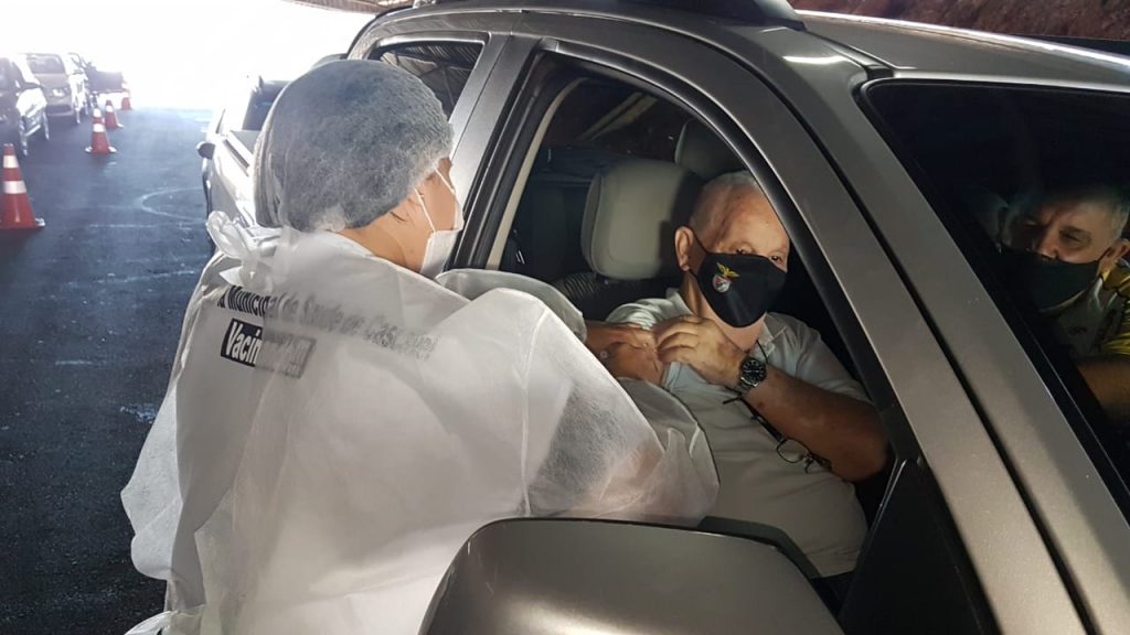 Idosos com 85 anos ou mais são vacinados contra a Covid-19