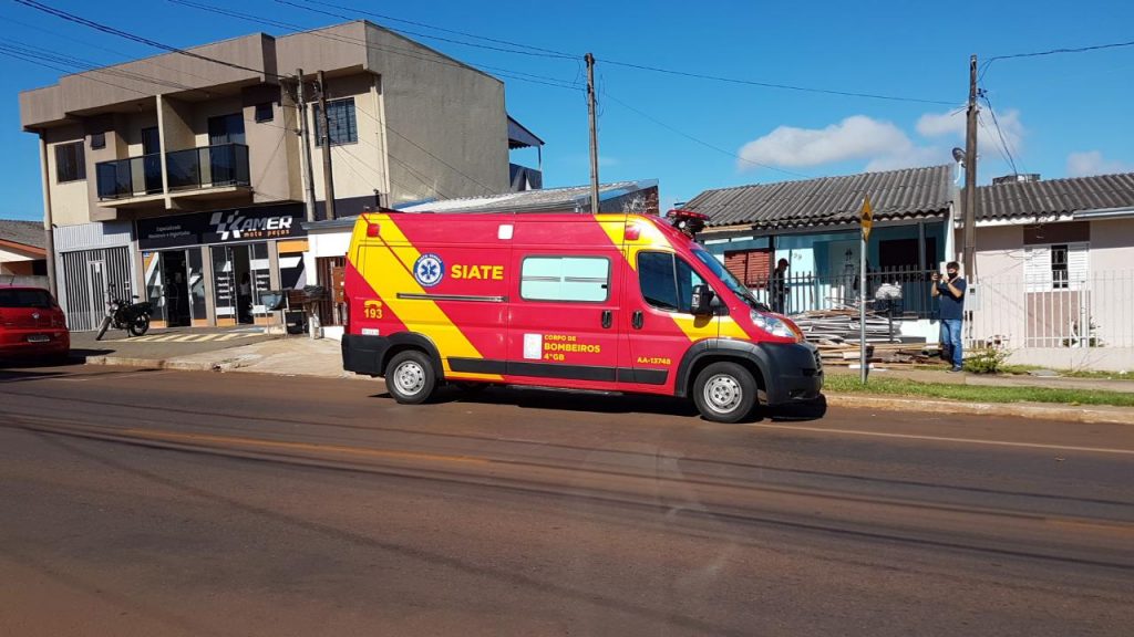 Ao realizar manutenção em residência, homem cai do telhado na Rua Ipanema, no Bairro Periolo