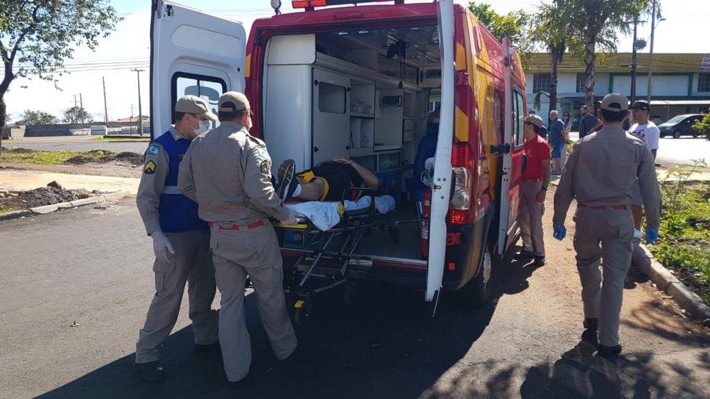 Idoso é atropelado por caminhonete na Avenida Brasil, entre o Pacaembu e o Jardim Gramado