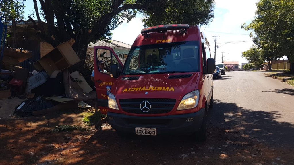 Homem é atingido na perna por parte de muro no Jardim Nova Cidade
