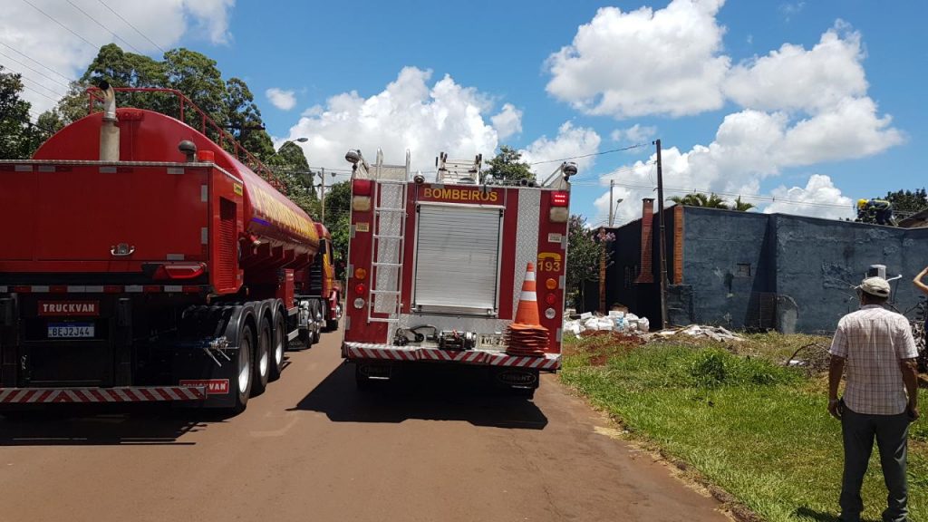 Curto-circuito provoca princípio de incêndio e Bombeiros são mobilizados ao Bairro Claudete