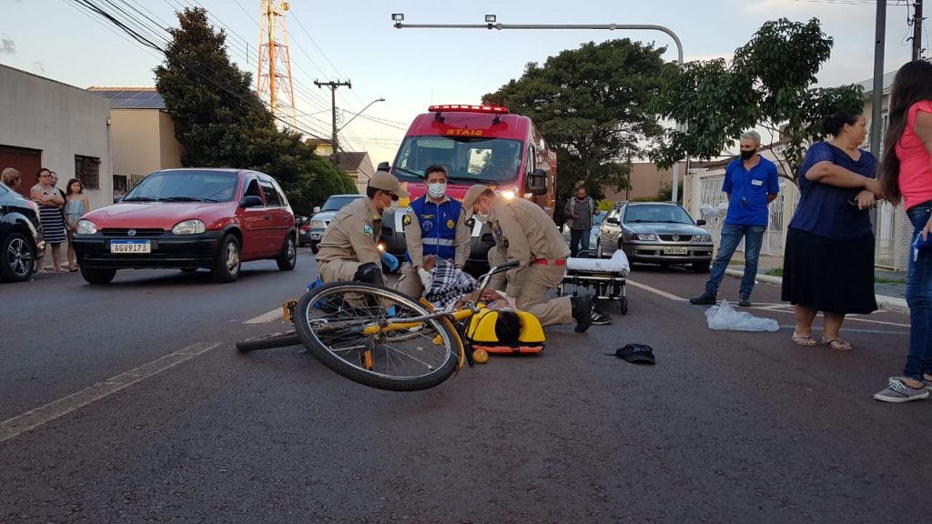 Ciclista de 45 anos sofre fratura em perna ao colidir em carro no Maria Luíza
