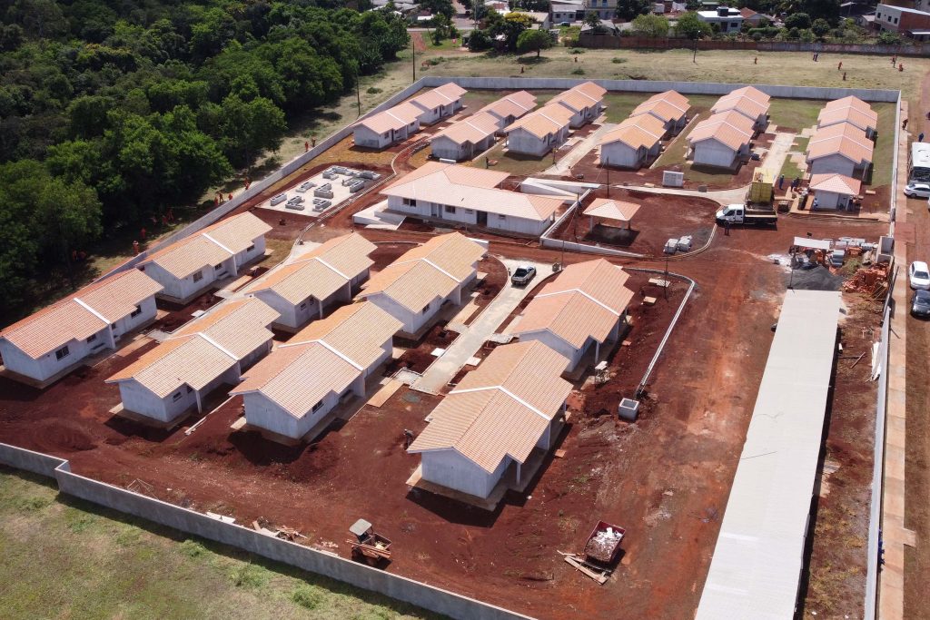 Governador vistoria obras no Condomínio do Idoso de Foz do Iguaçu