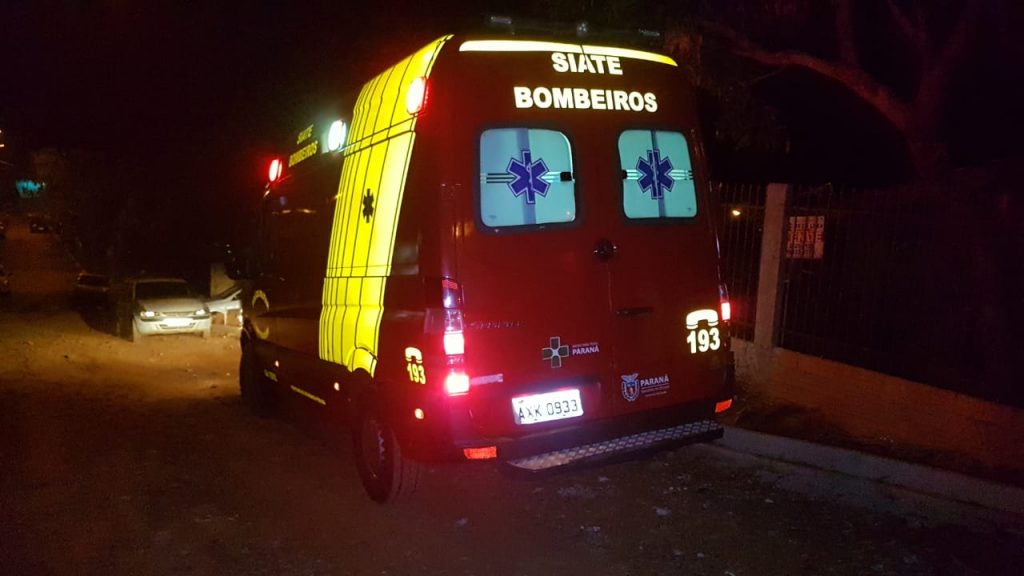 Pai e filho entram em vias de fato e Siate precisa atender um com hematoma em olho e facada de raspão