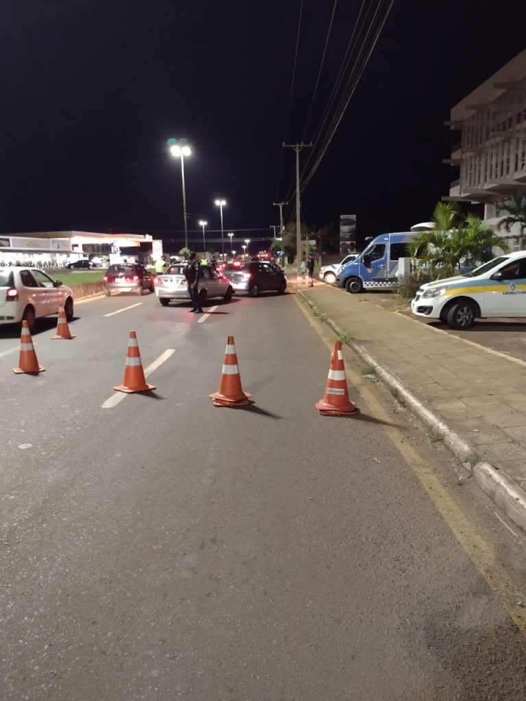 Quatro veículos são recolhidos e 18 notificações emitidas em ações de trânsito em Cascavel