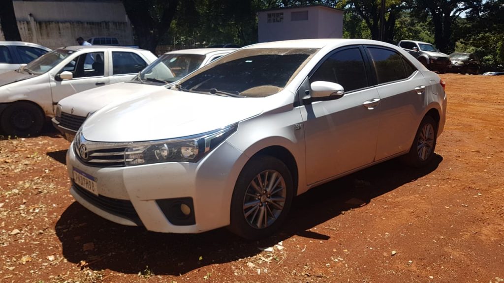 Corolla preparado para o transporte de contrabando é apreendido pela PRF, em Cascavel