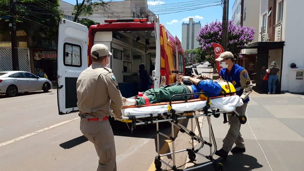 Motociclista se envolve em acidente de trânsito na Rua Erechim, no Centro