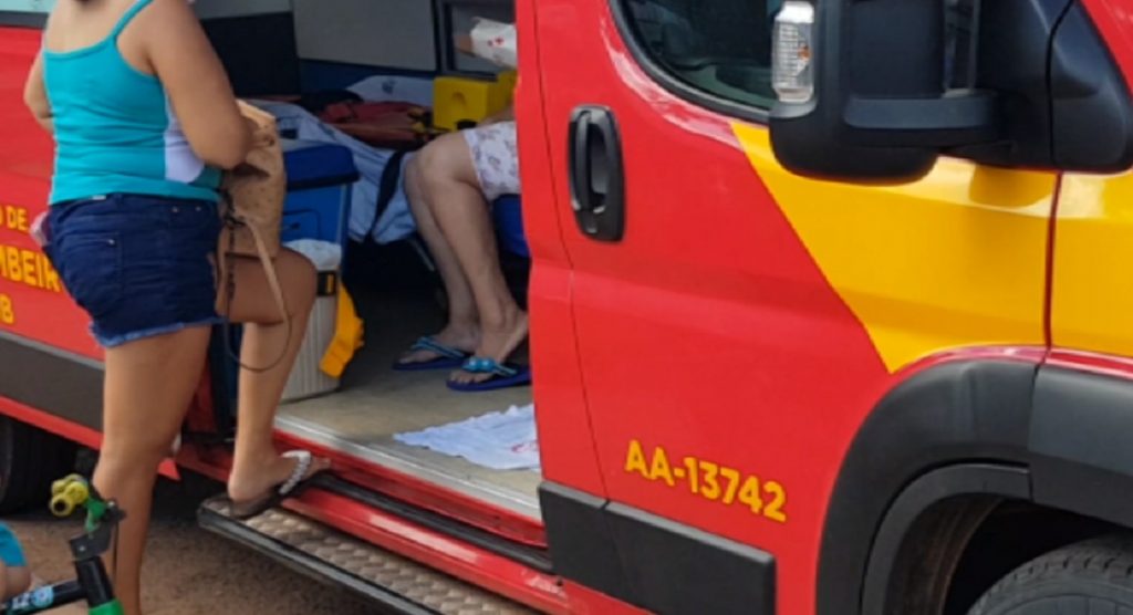 Mulher fratura dois dedos ao prender a mão em cilindro no Bairro Santa Felicidade