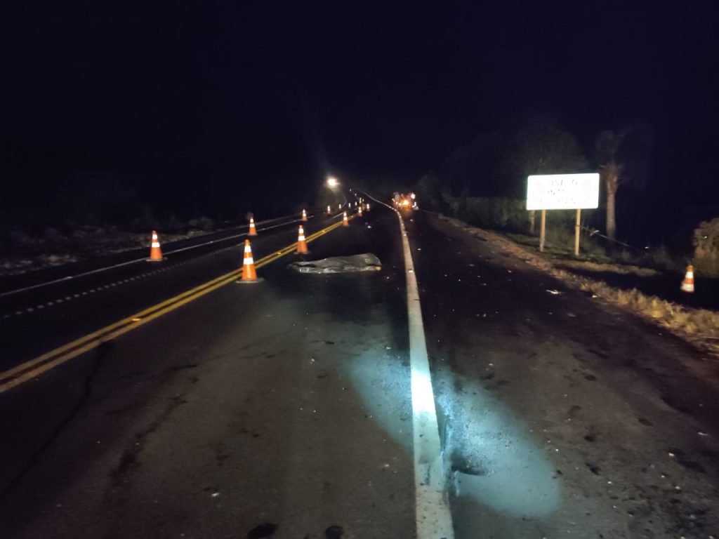 Homem de 37 anos morre após bater moto contra máquina agrícola na BR-373, em Prudentópolis Homem de 37 anos morre após bater moto contra máquina agrícola na BR-373, em Prudentópolis