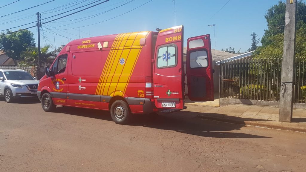 Cadeirante sofre queda dentro de casa no Bairro Guarujá Cadeirante sofre queda dentro de casa no Bairro Guarujá