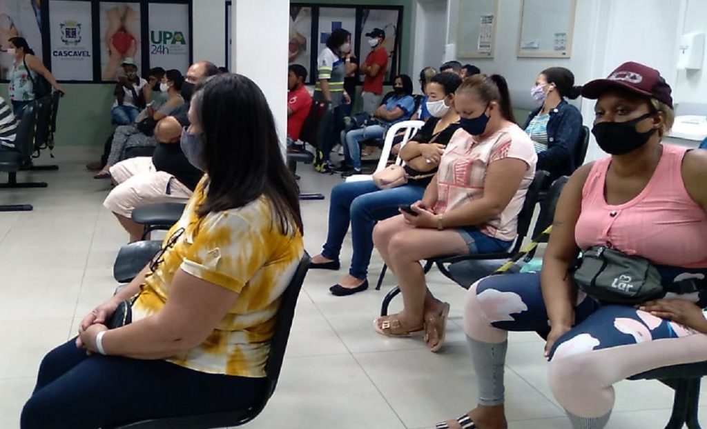 Upa Brasília lotada e pacientes impacientes com a situação